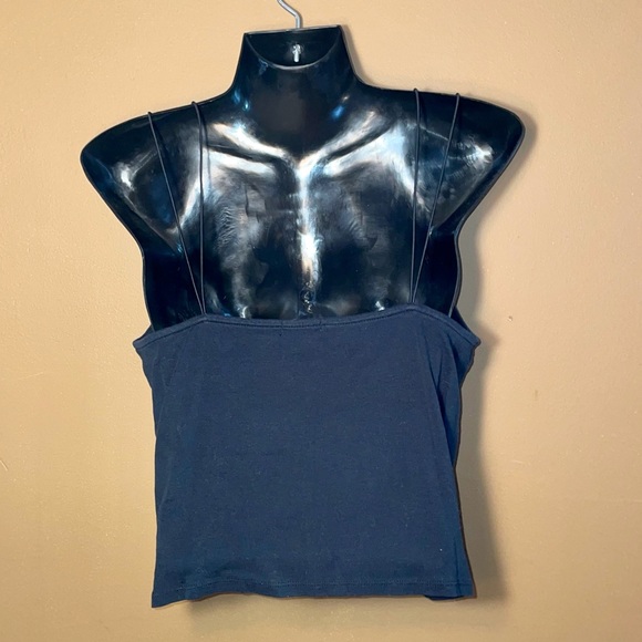 Women’s pretty black essential crop-like tank top with double wire straps - Picture 6 of 6